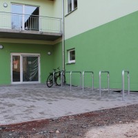 Unser neuer Eingangsbereich mit Fahrradständern.